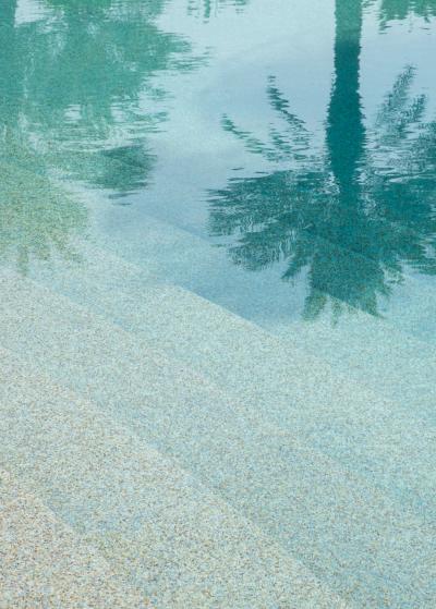 1008_natelee_cocks_75_blue_refelections_dubai.jpg